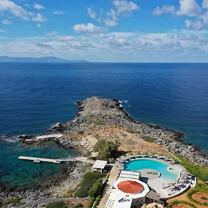 Ξενοδοχείο με διαμερίσματα Kavos & ***